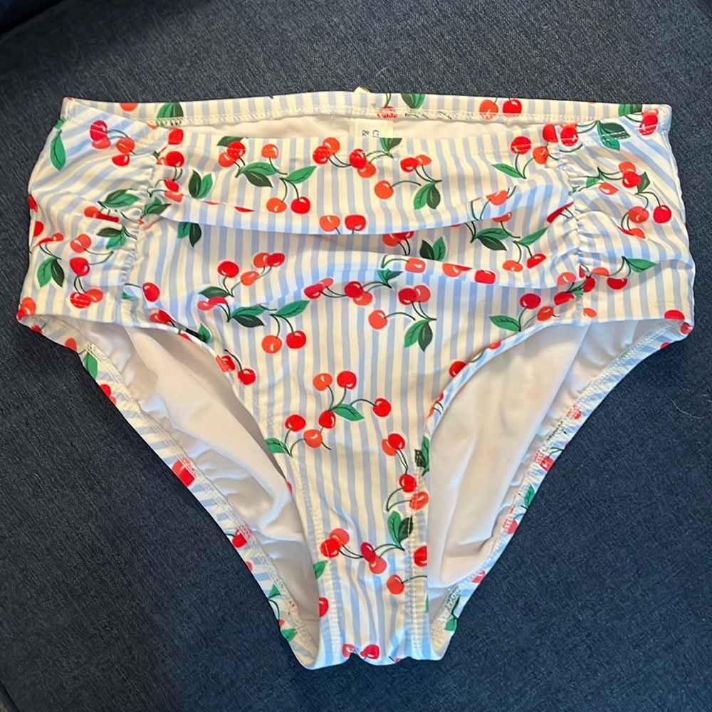 Crown & Ivy swim bottom